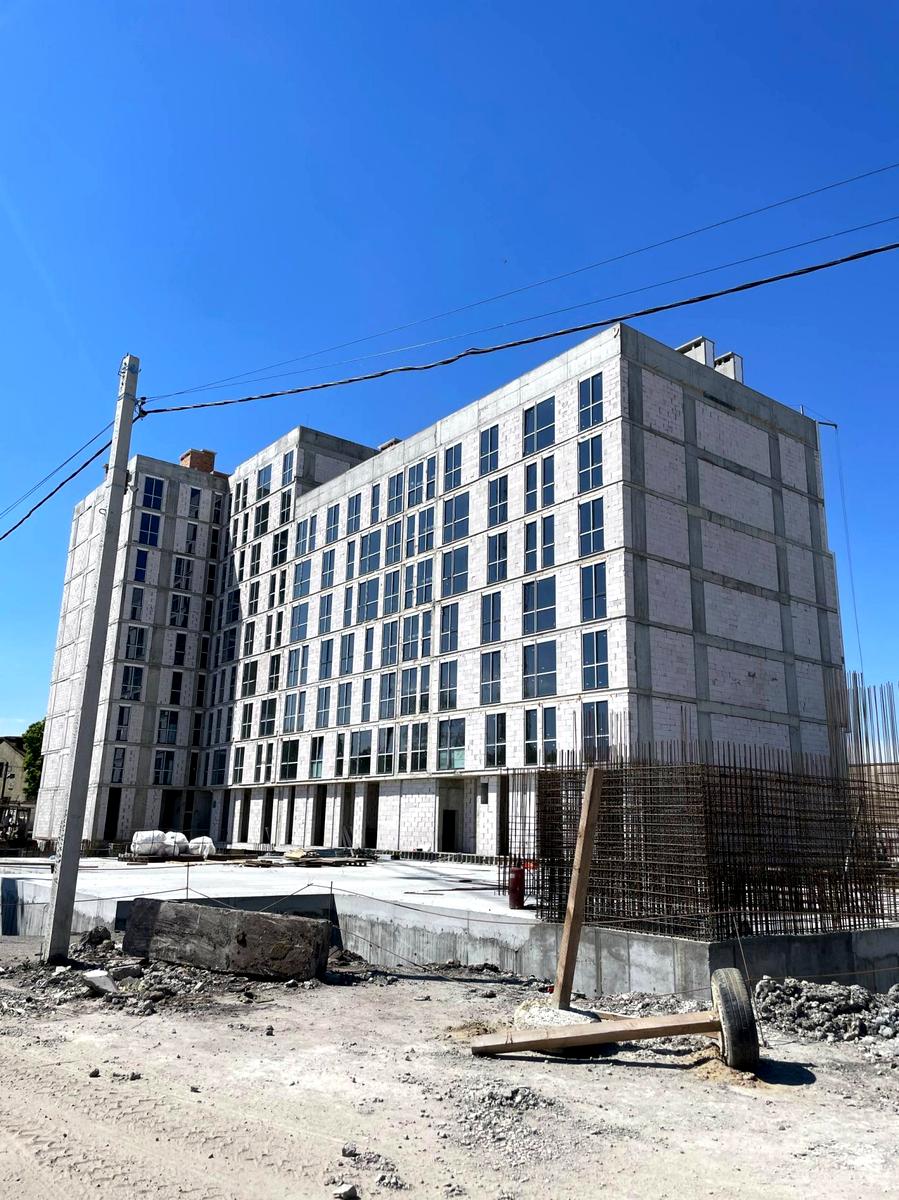 1864530369140699