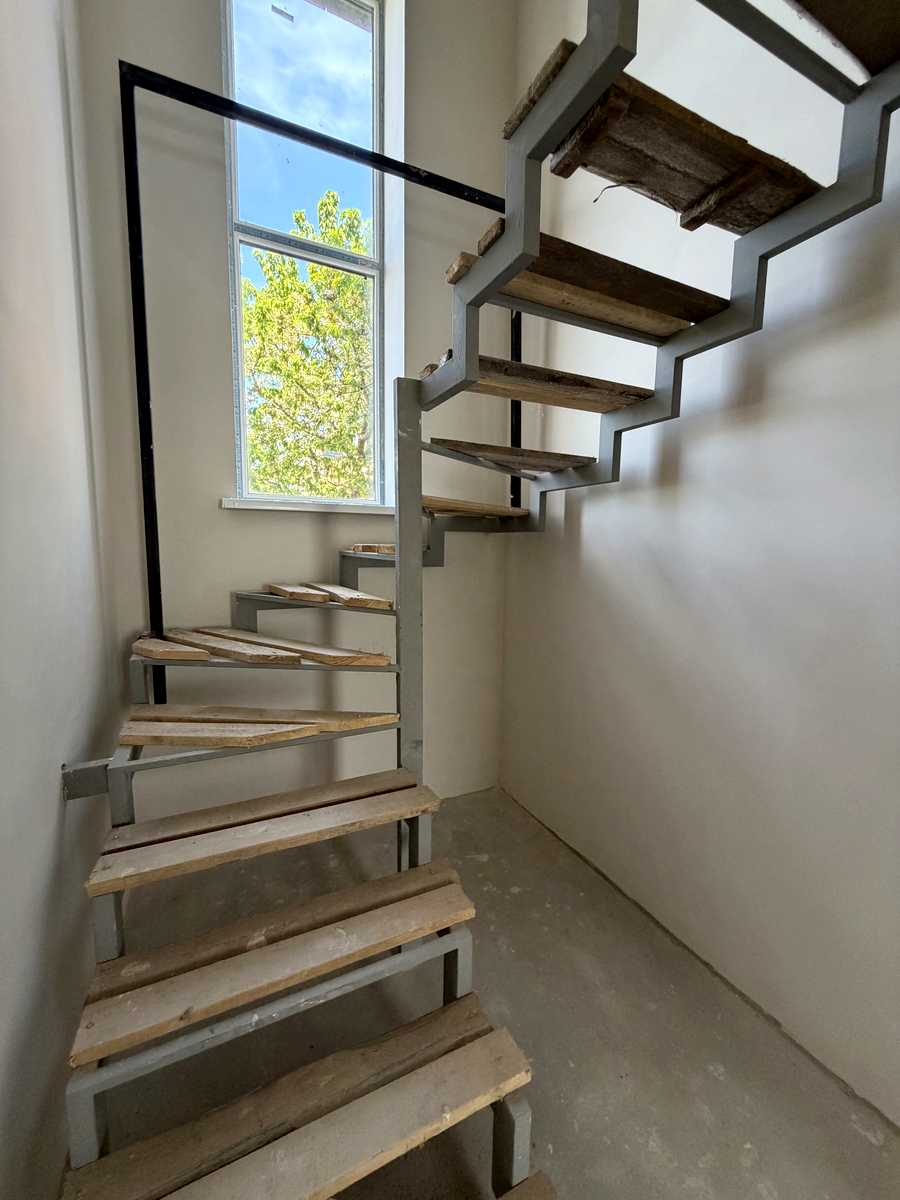 1864530928400321