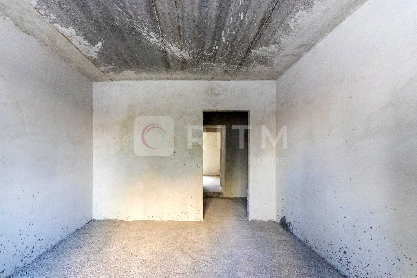 1864532124885693