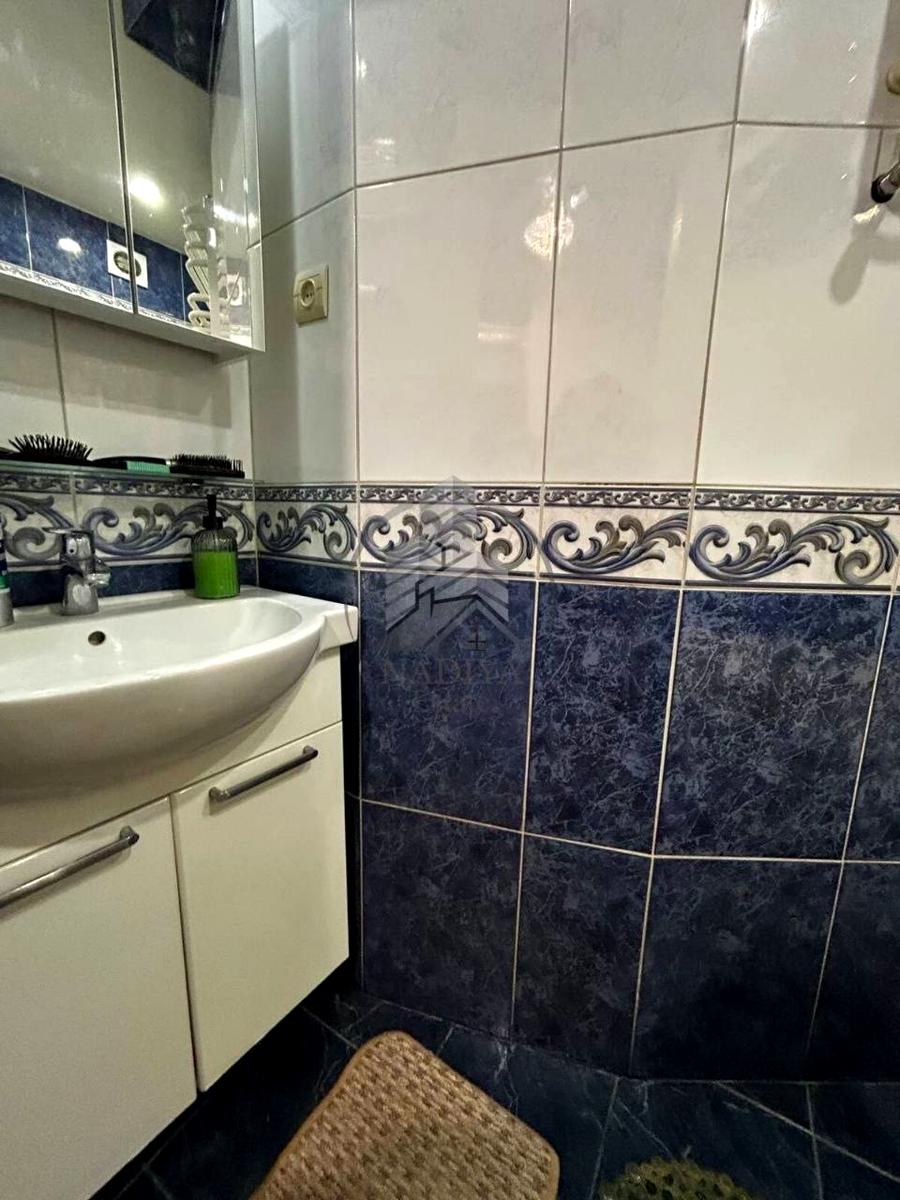 1864532632095351