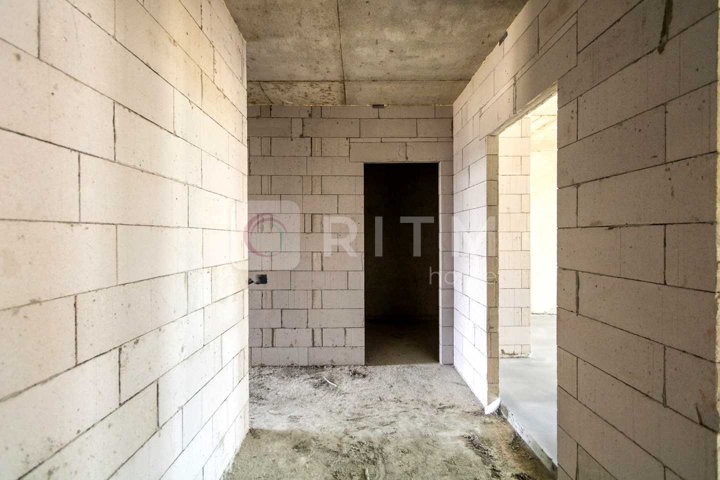 1864534716892409