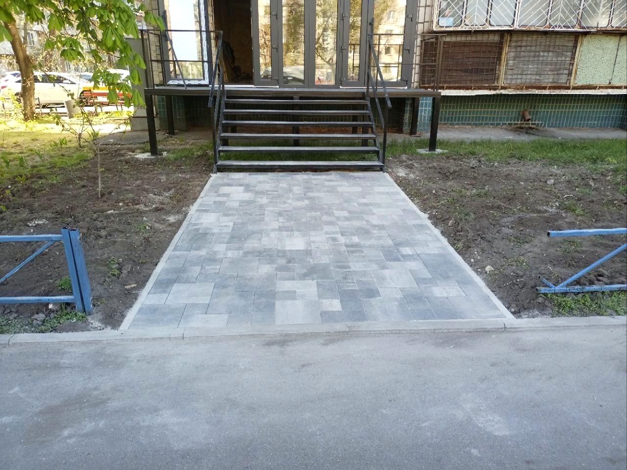 1864549367924318