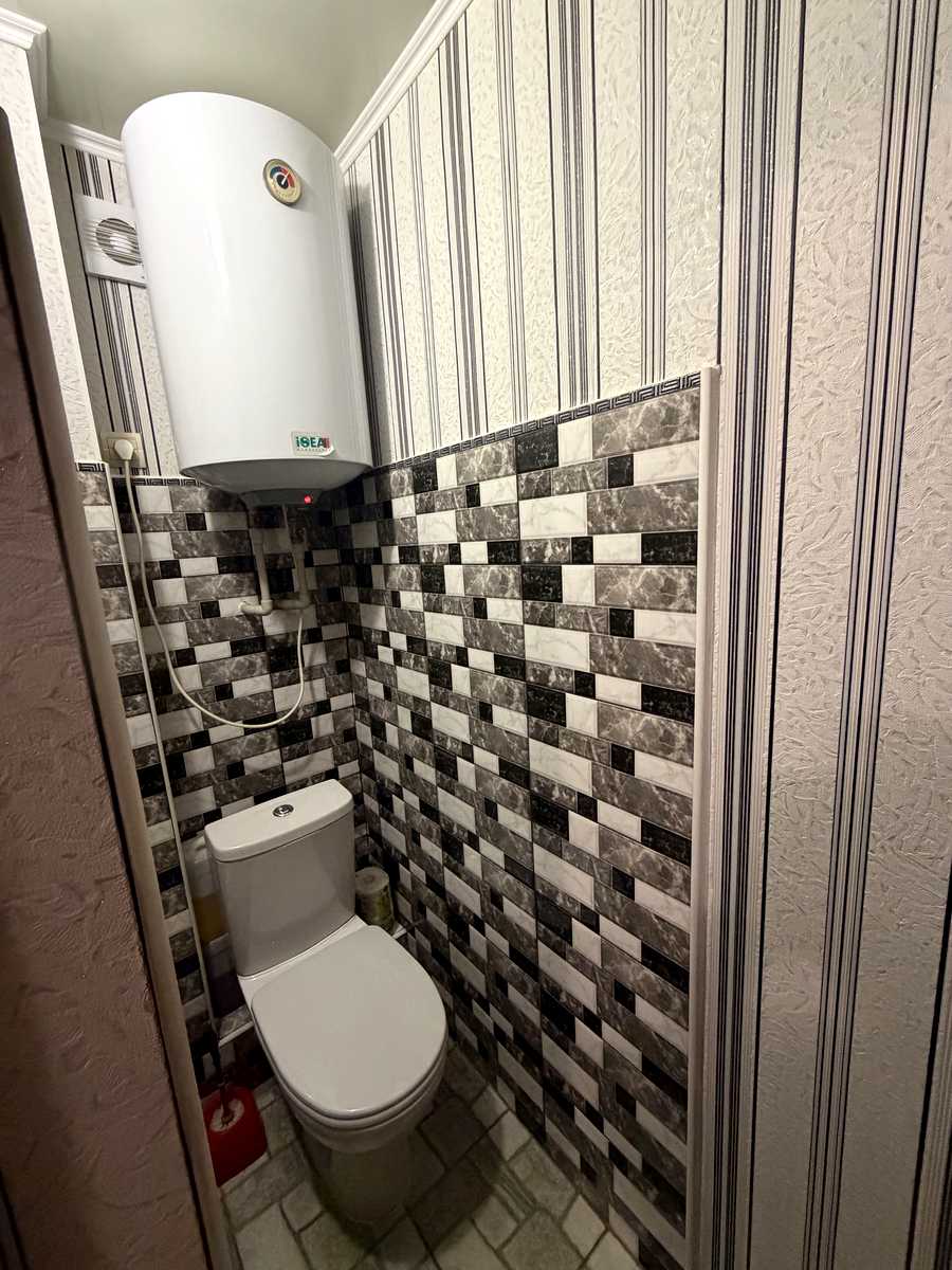 1864564144869643