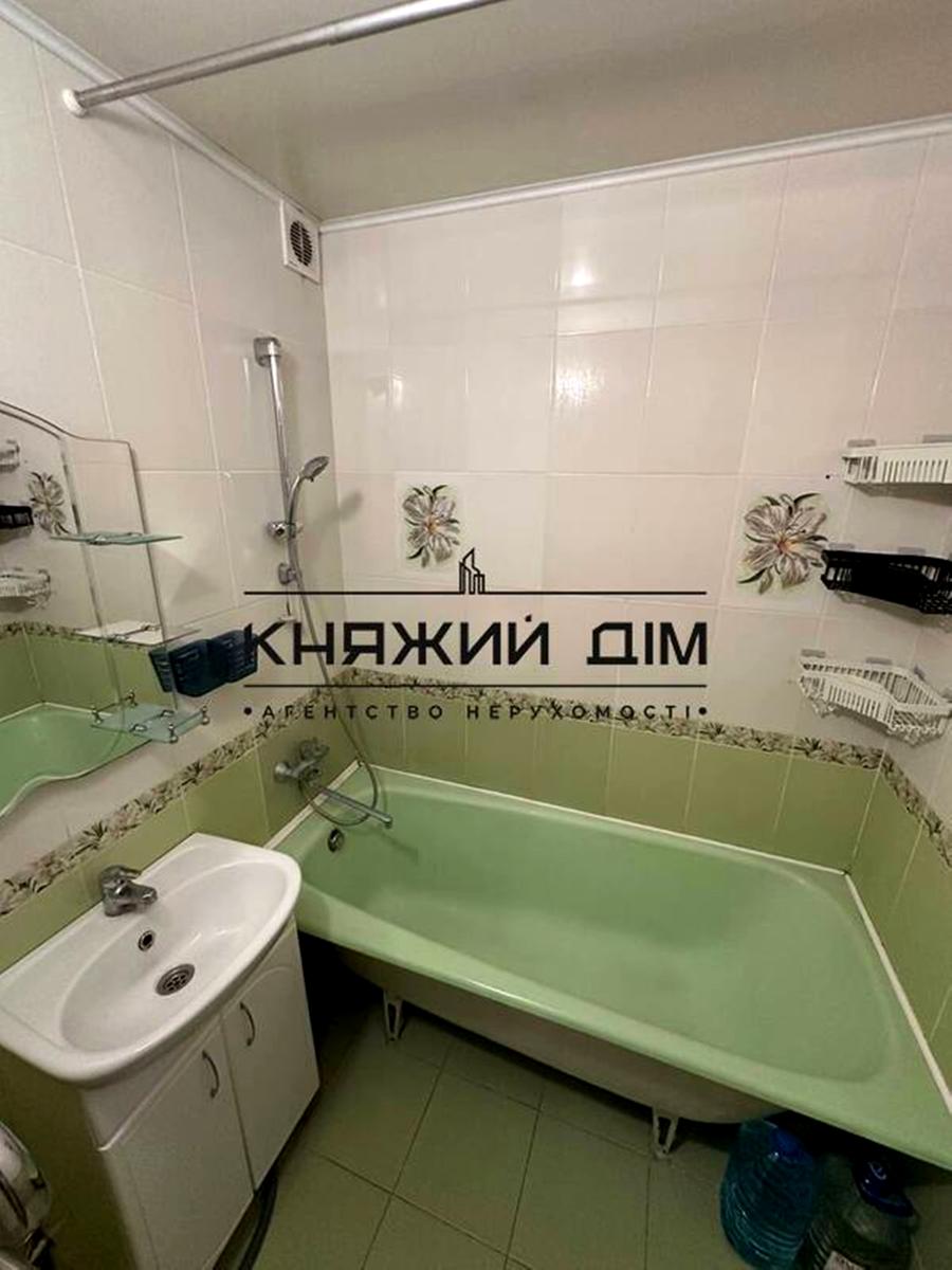 1864605373749920