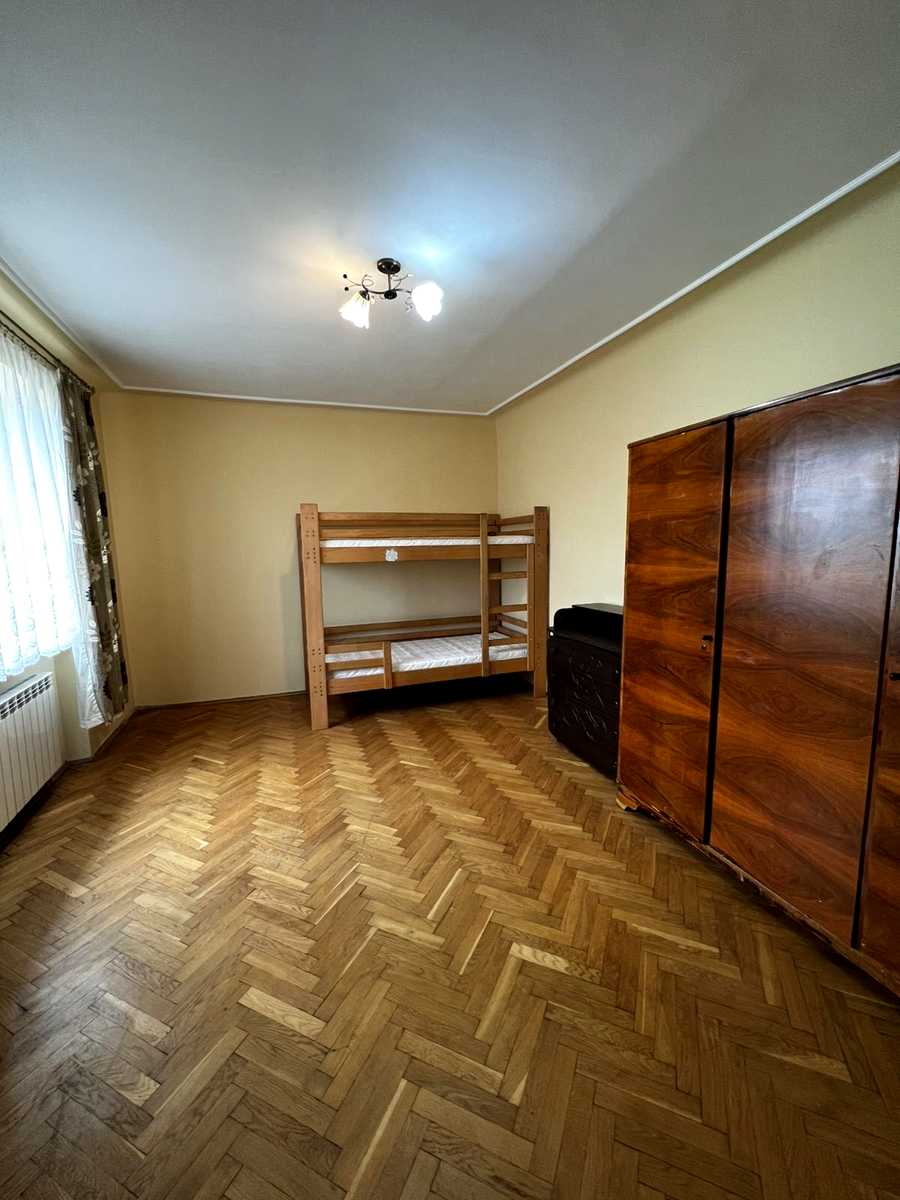 1864607803679532