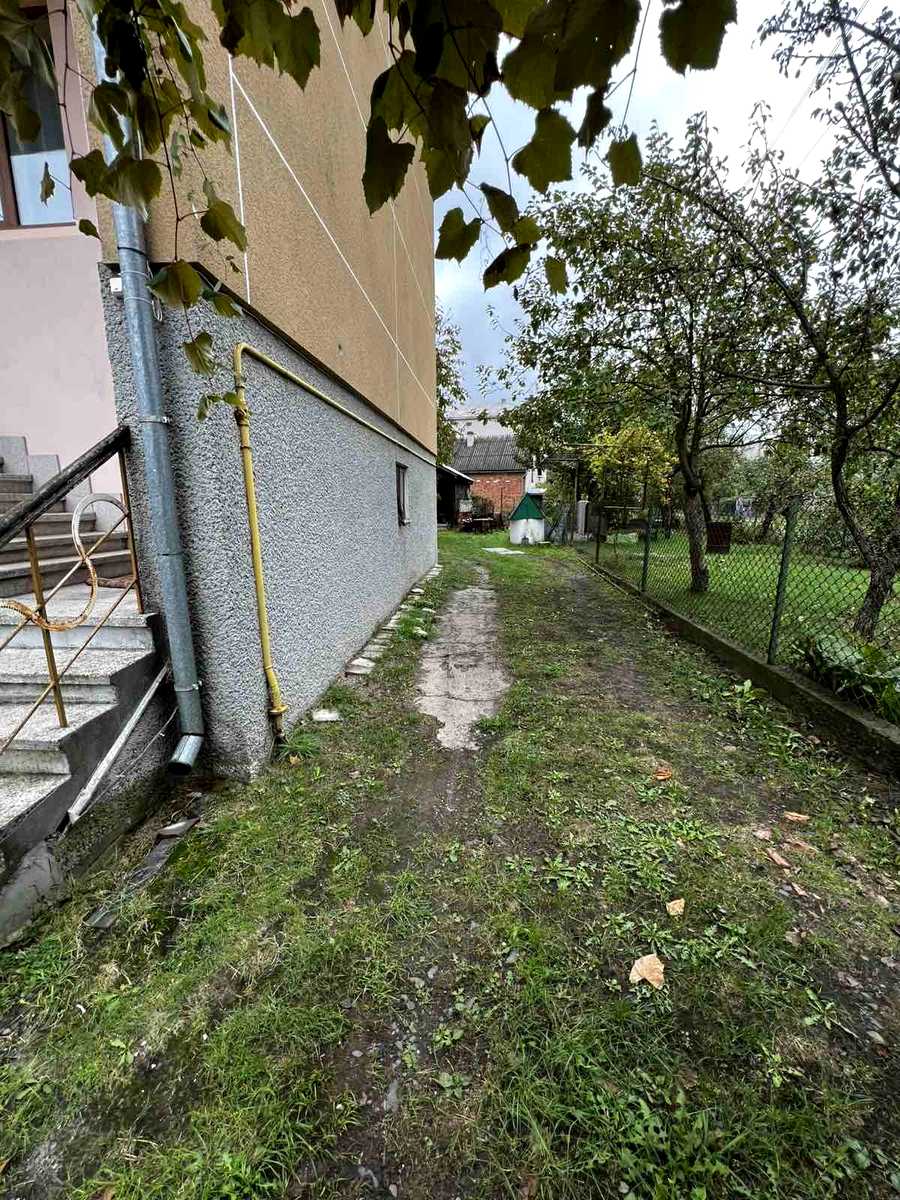 1864607804975696