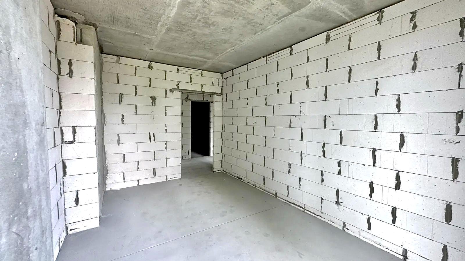 1864612769376560