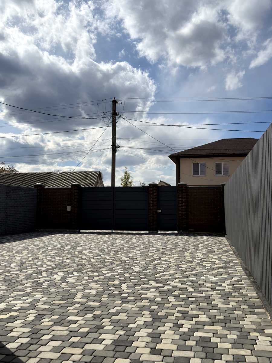 1864614651065725