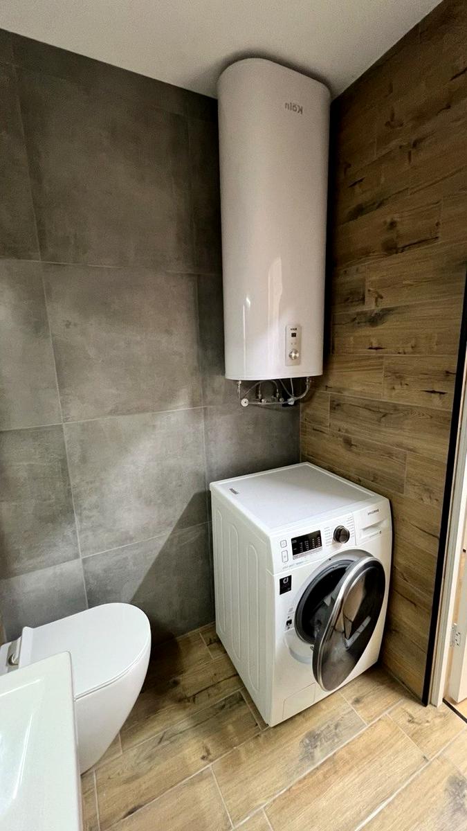 1864618292998817