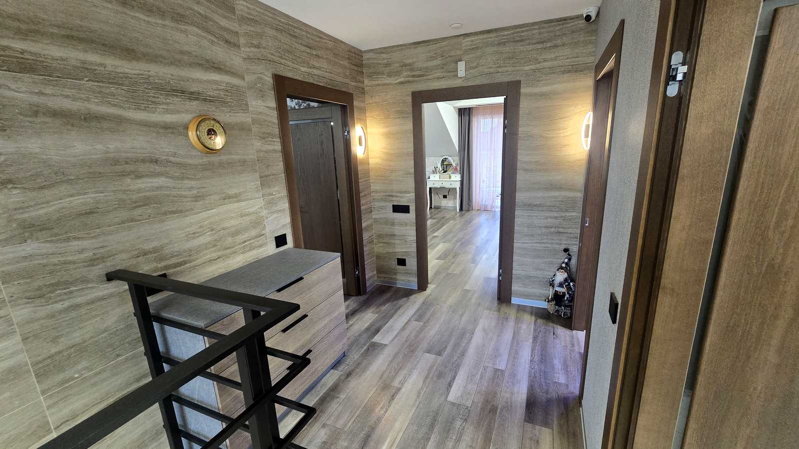 1864618369355371