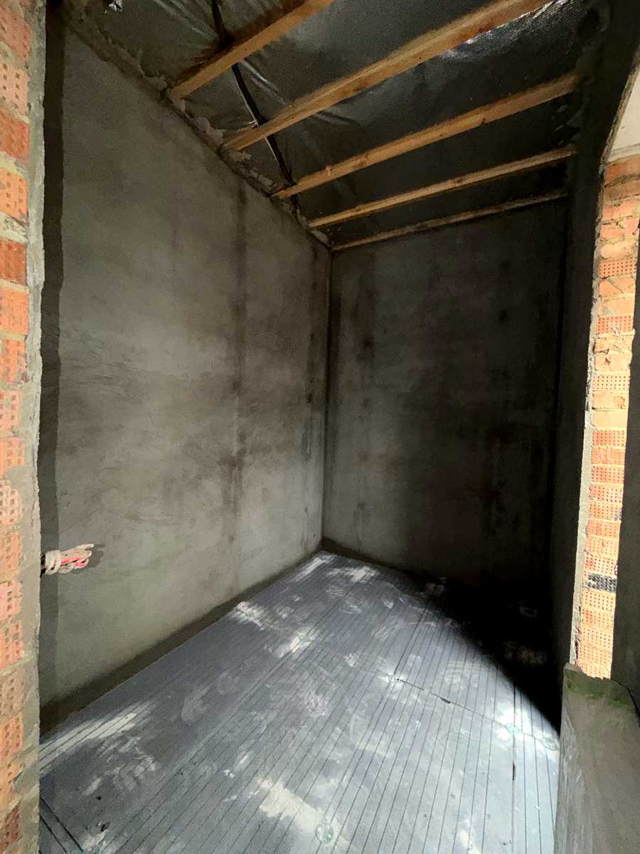 1864619121578857