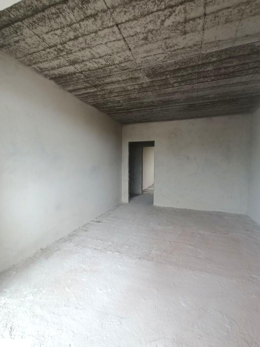 1864621285574998