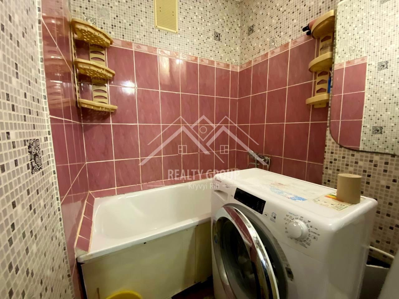 1864625438075001