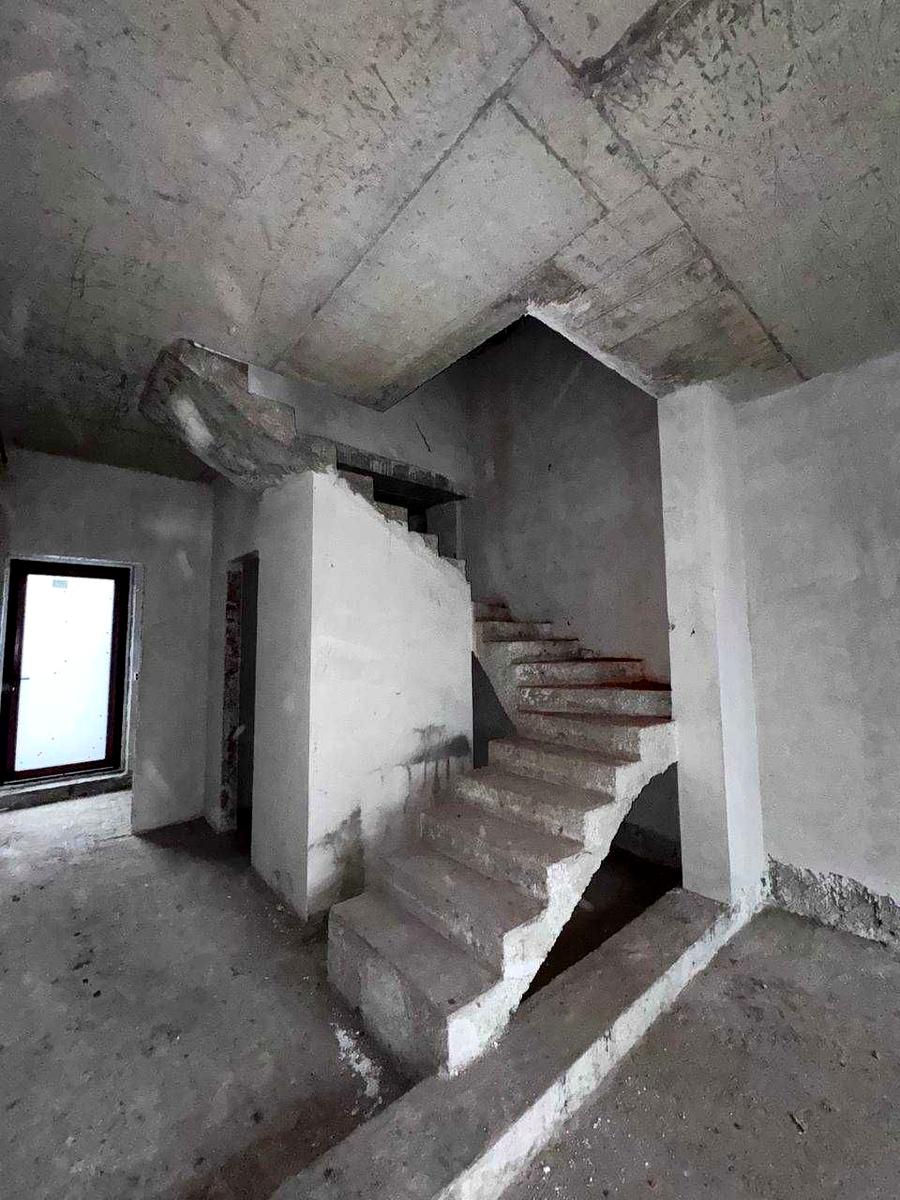 1864627862932897