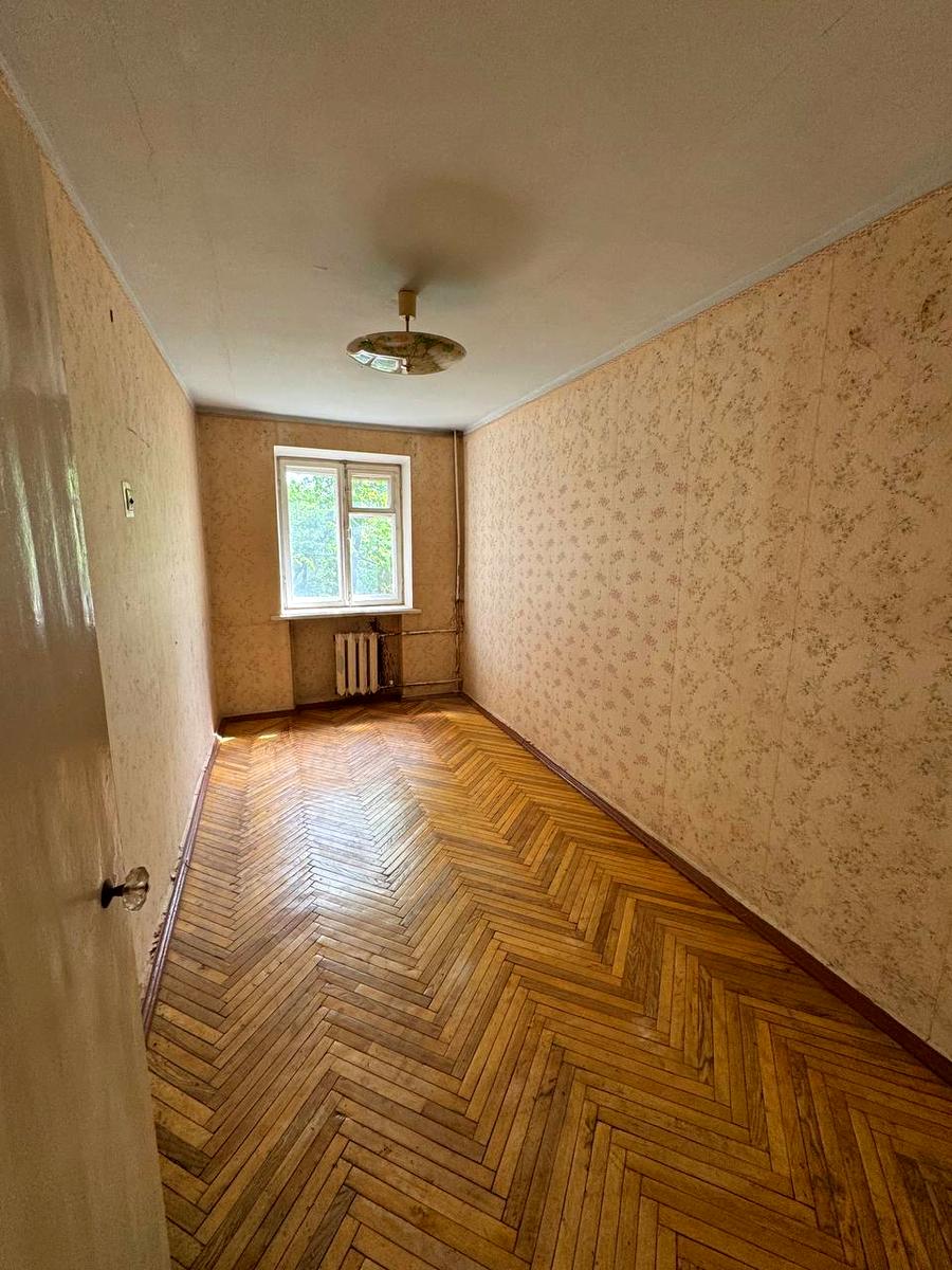 1864634800726352