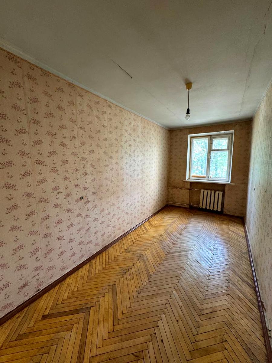1864634800728360