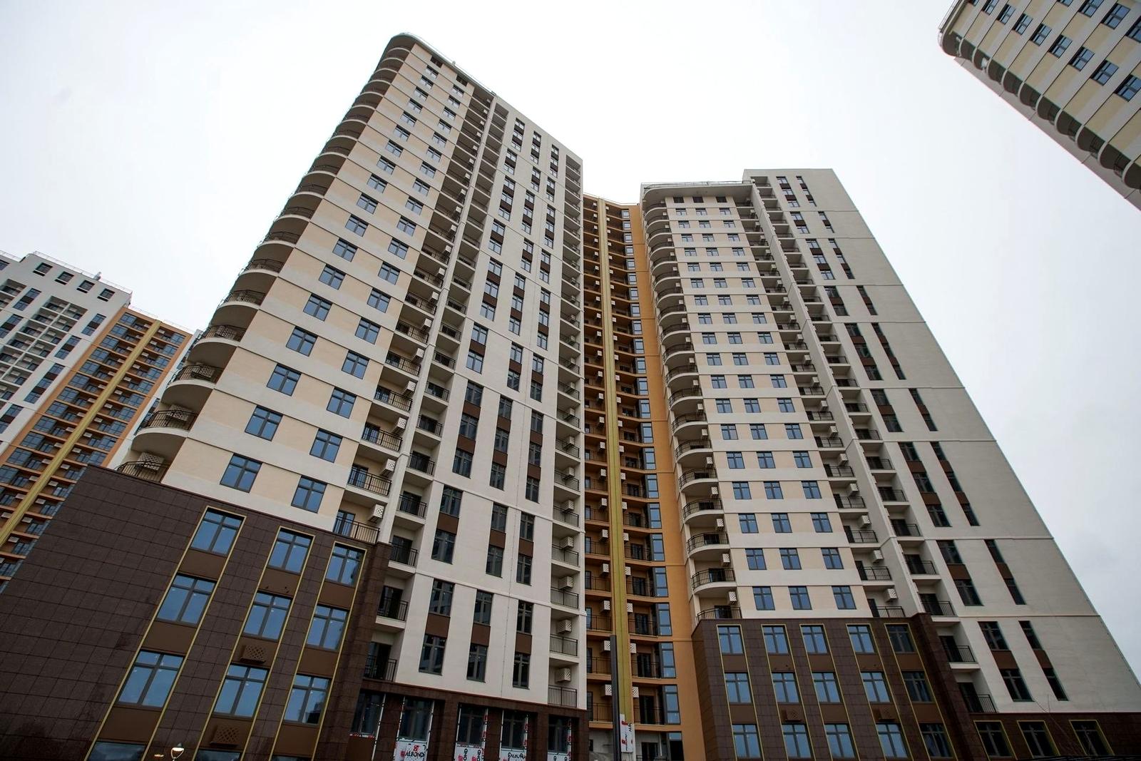 1864683625008912