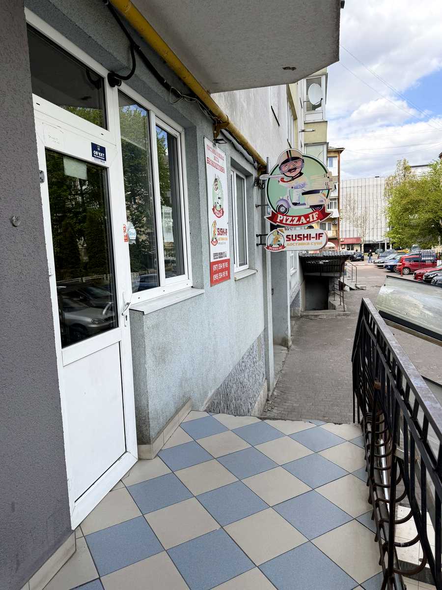 1864698543895357
