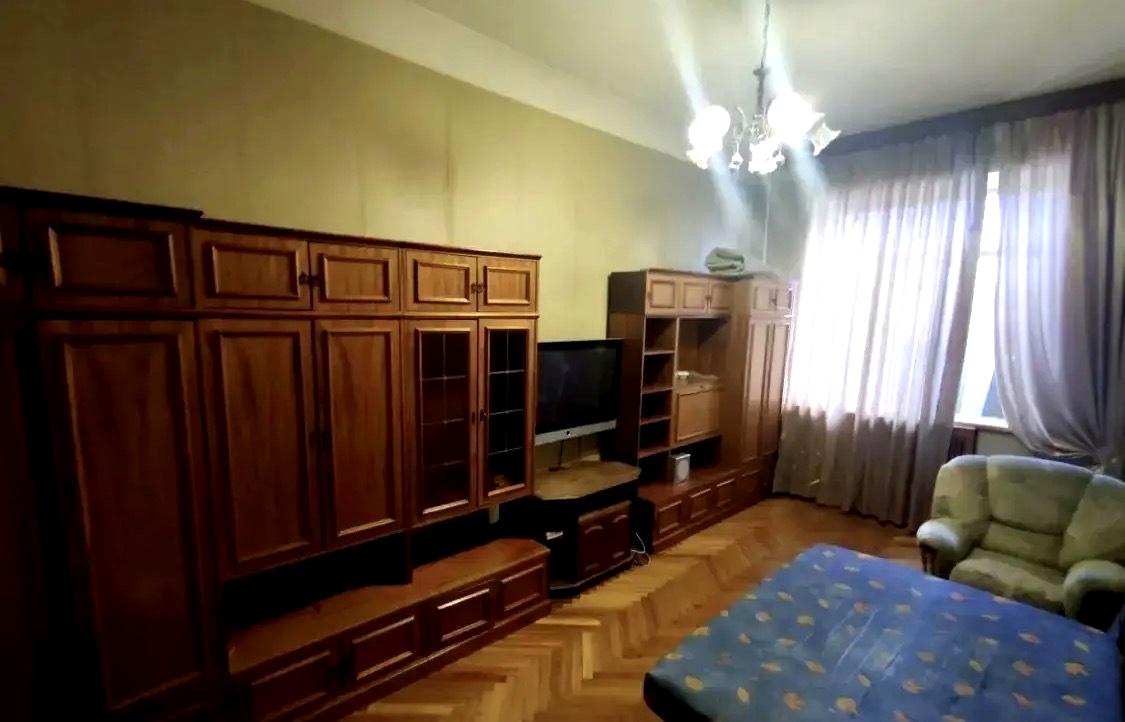 1864746159823720