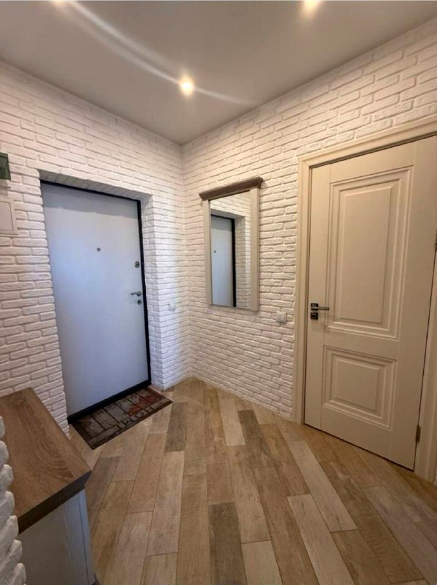 1864749323384944