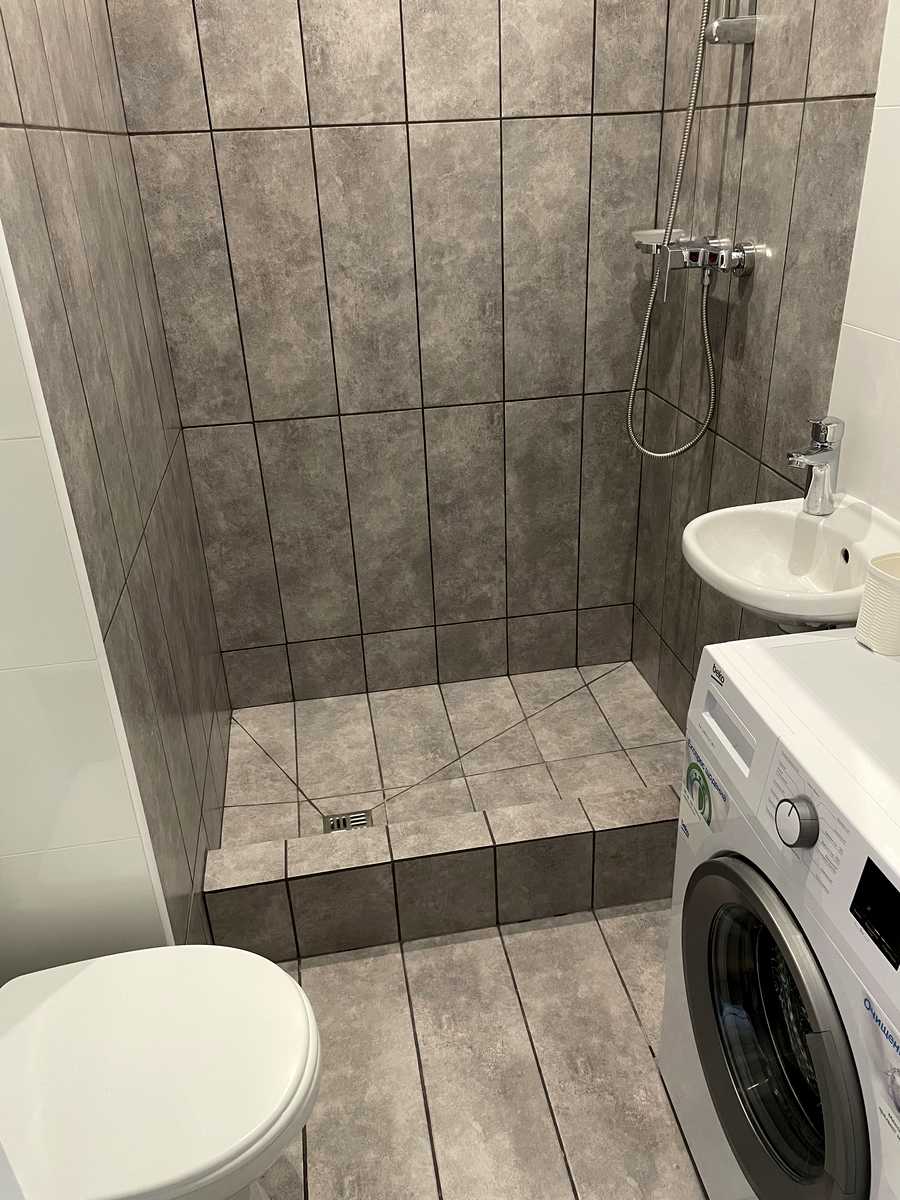 1864782768762192