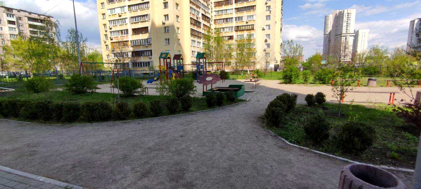 1864785061886075