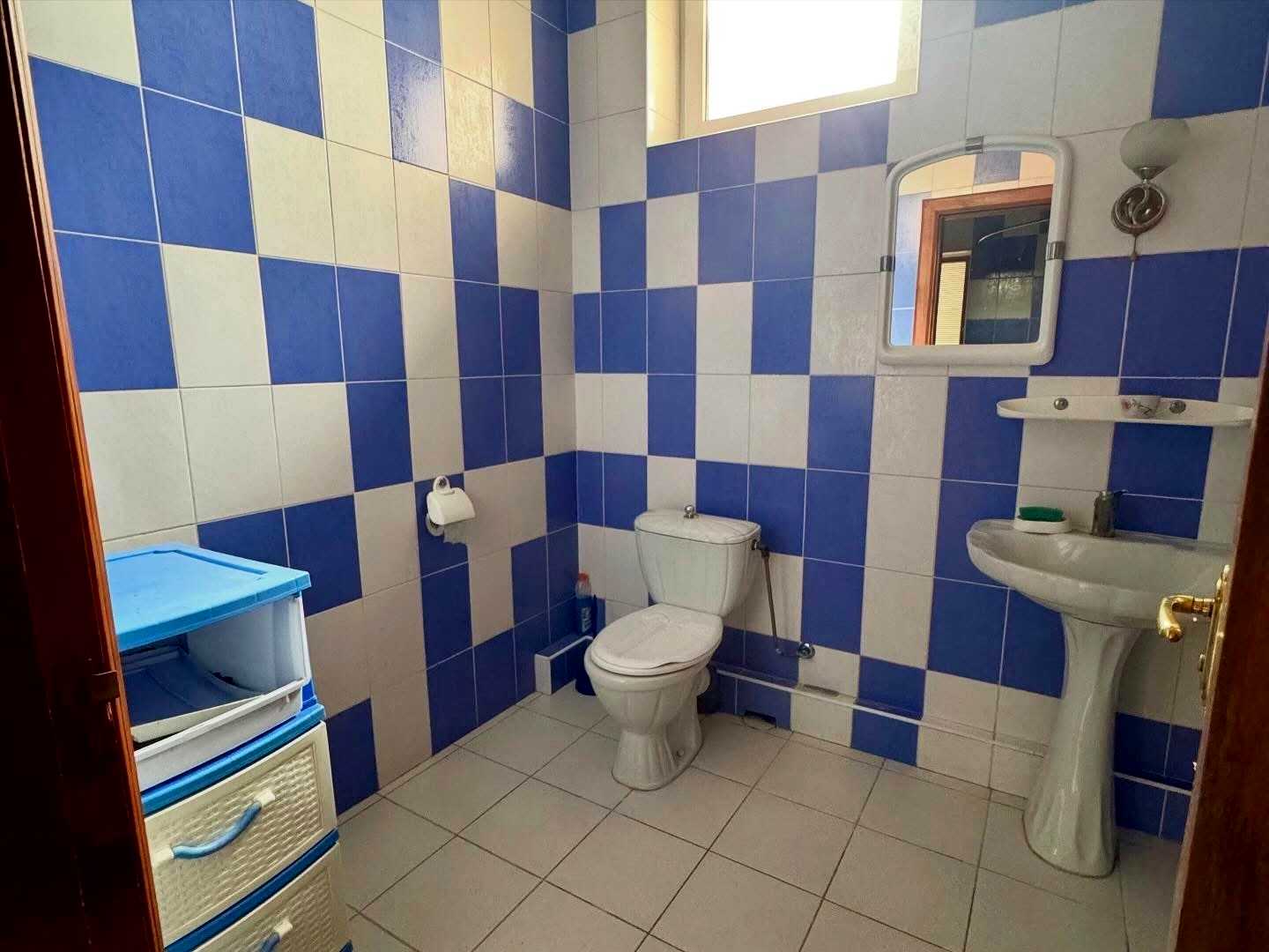 1864786739204407