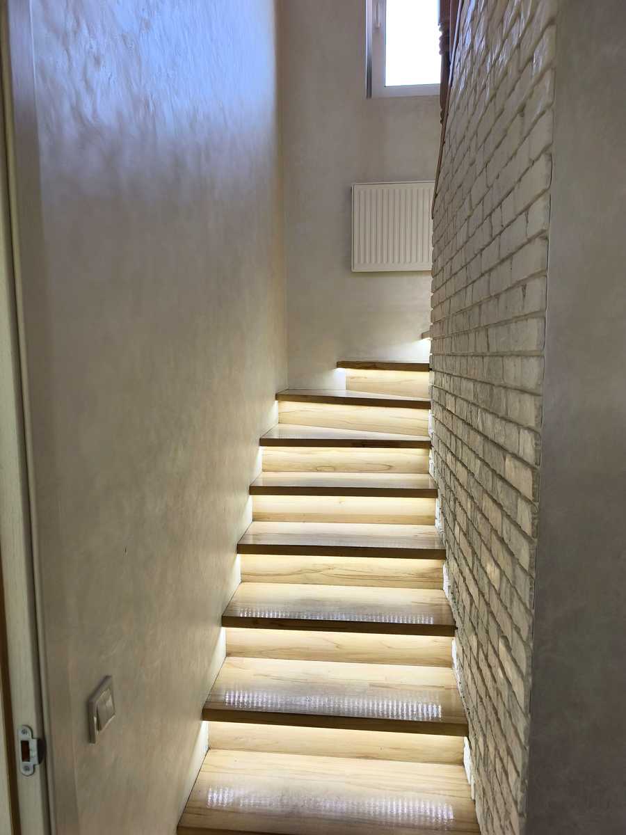 1864788788800830