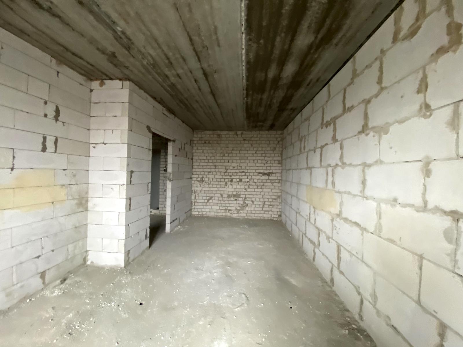 1864790219286300