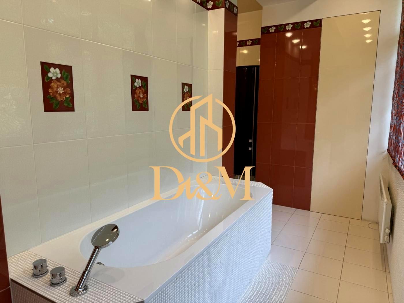 1864793895564422