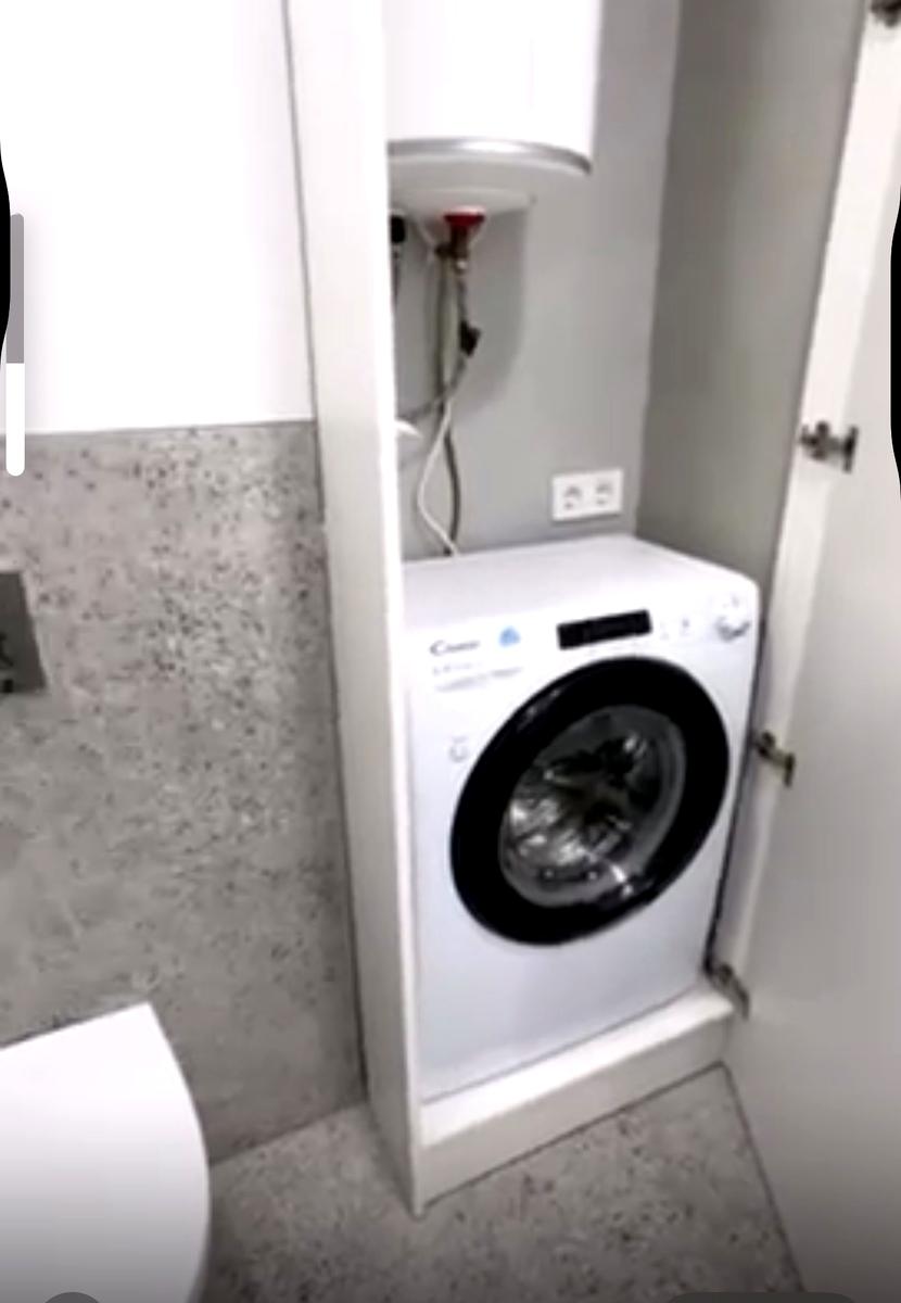 1864798284004452