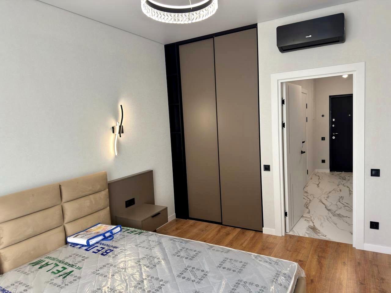 1864821634912100