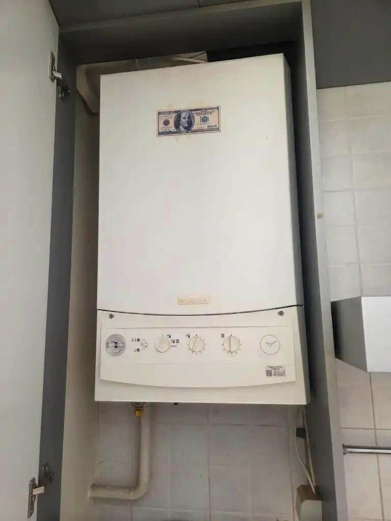 1864828451654310
