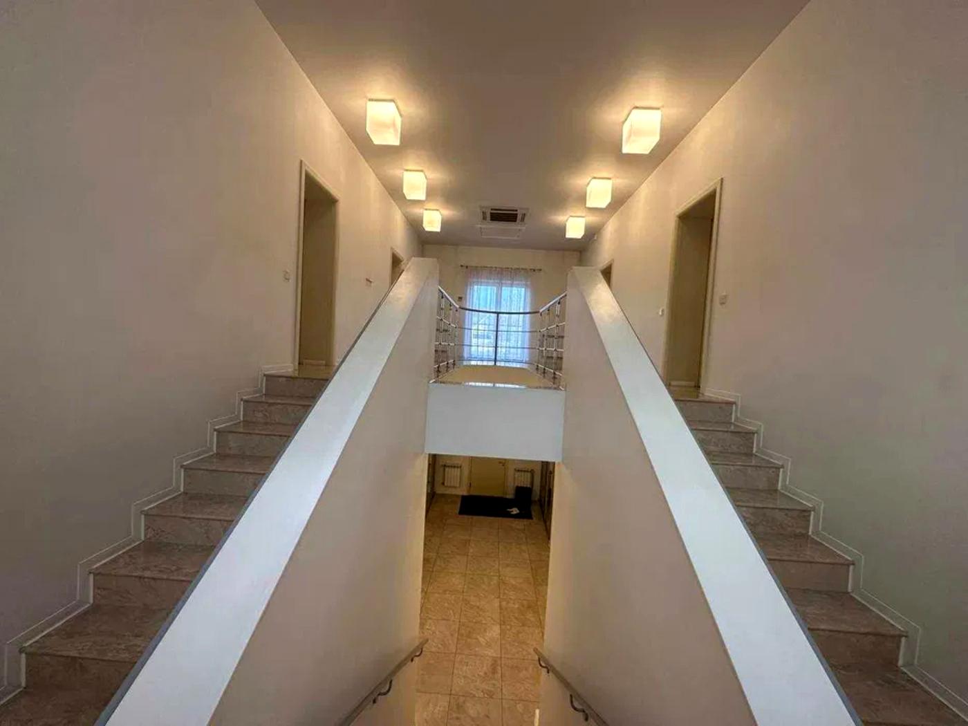 1864862696588553