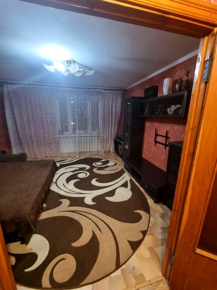 1864869424352774