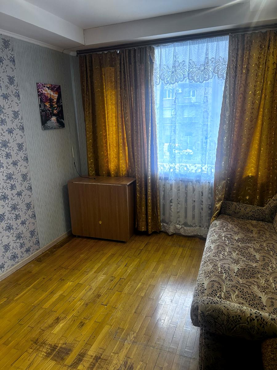 1864872357925744