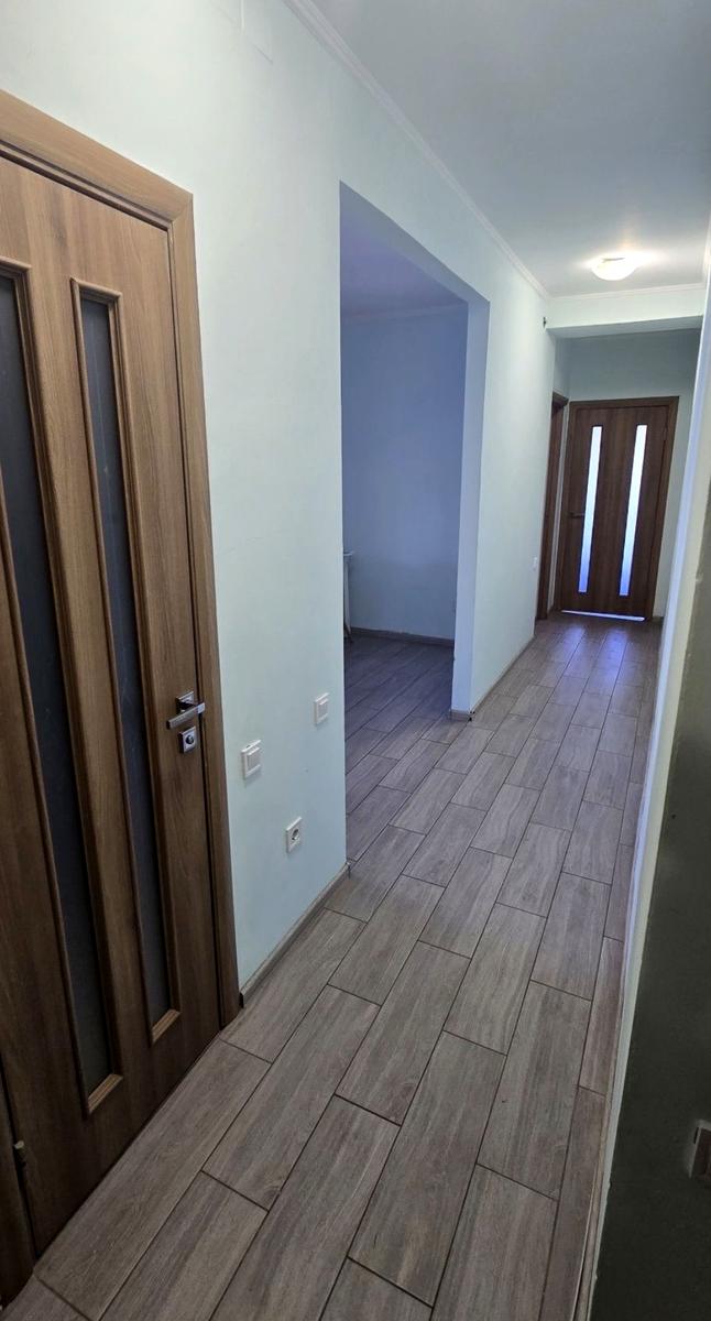1864877352874747