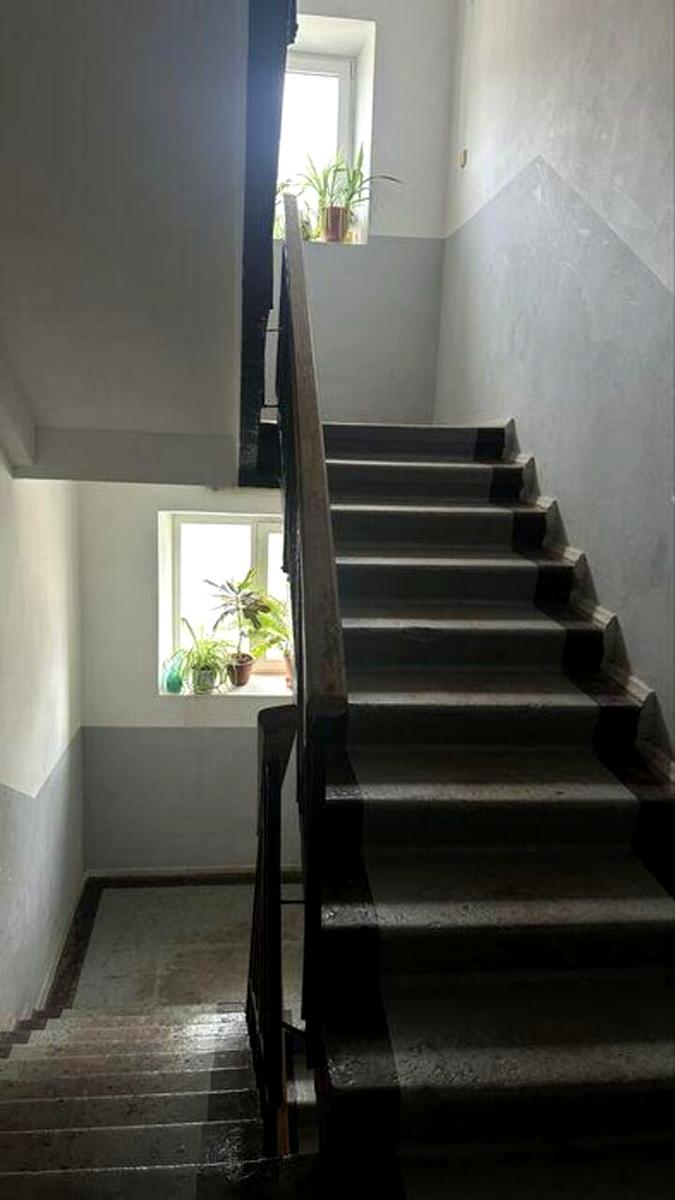 1864879267120327