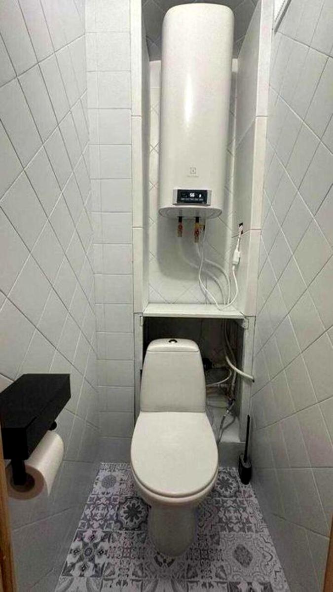 1864880391654352