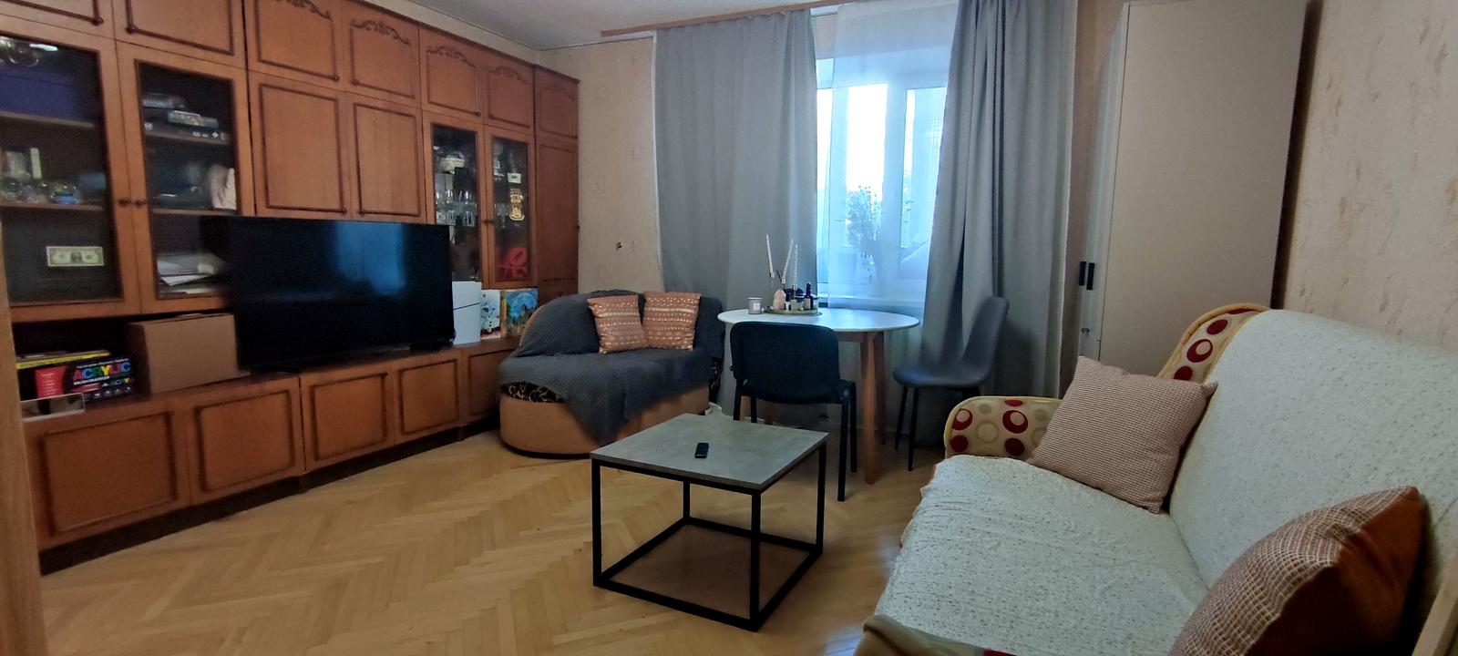 1864880458302275
