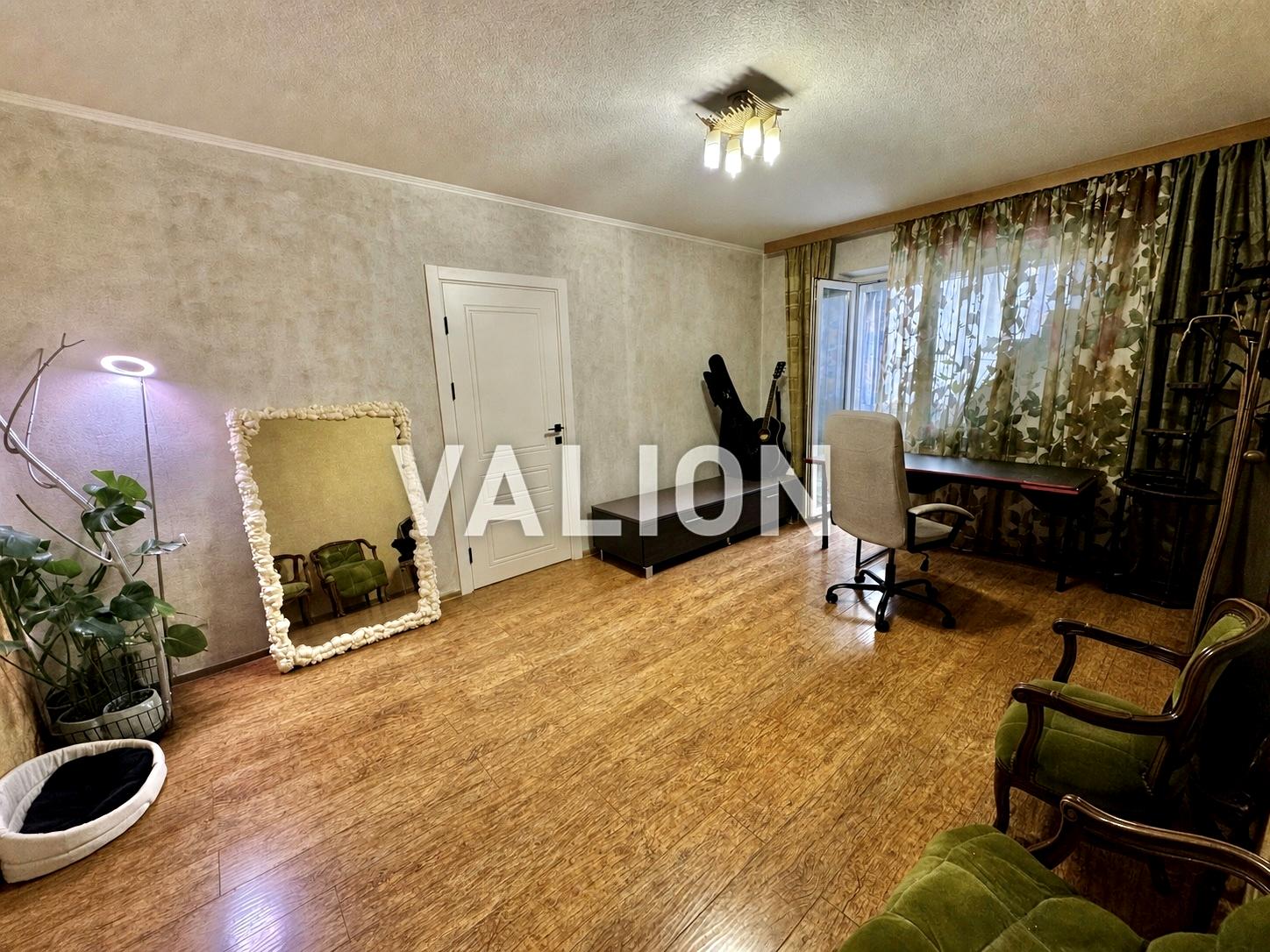 1864883261183756