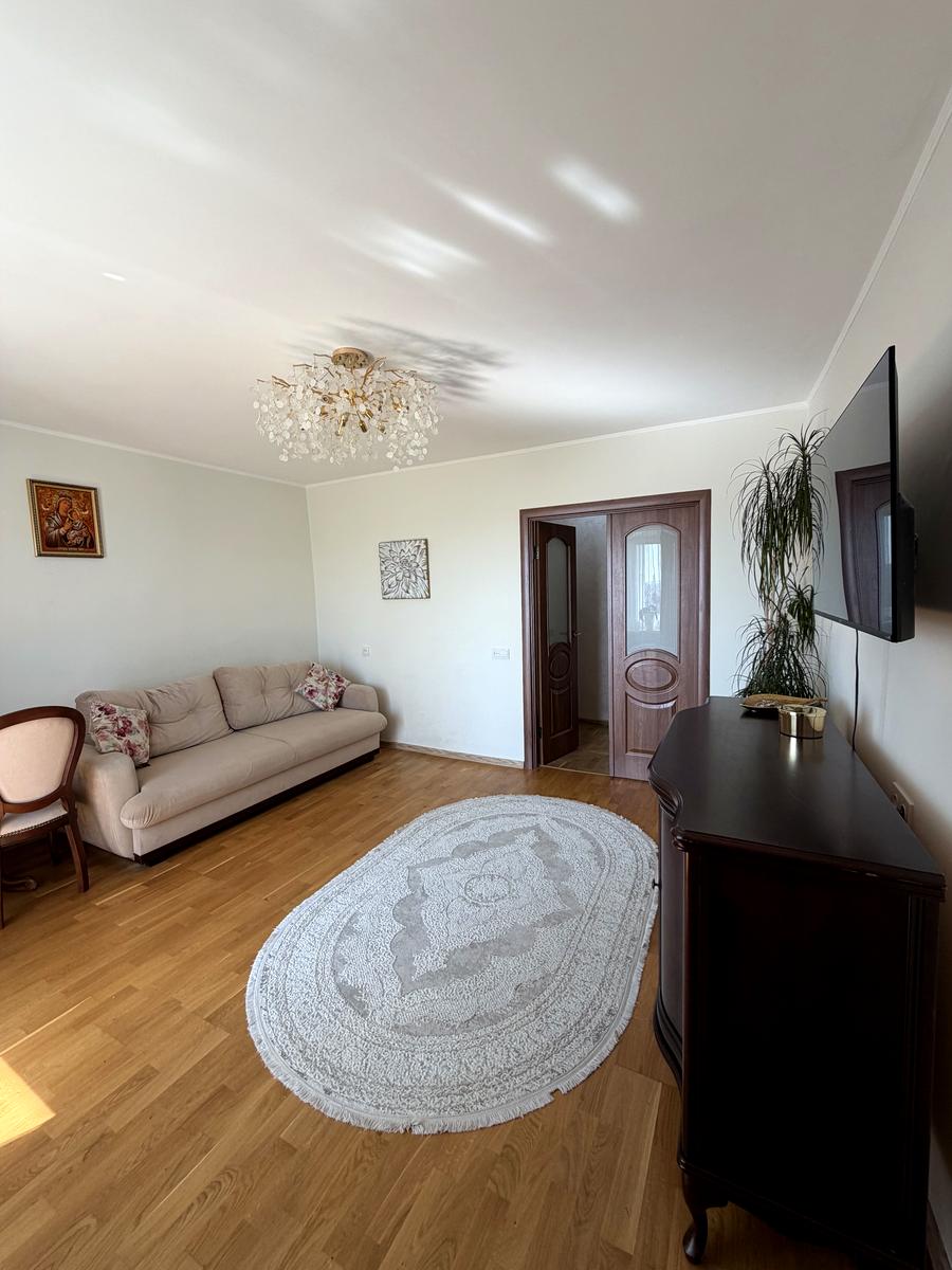 1864884526752981