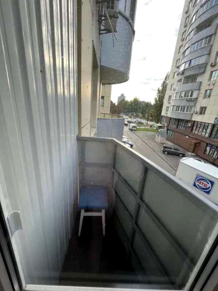 1864886002743510