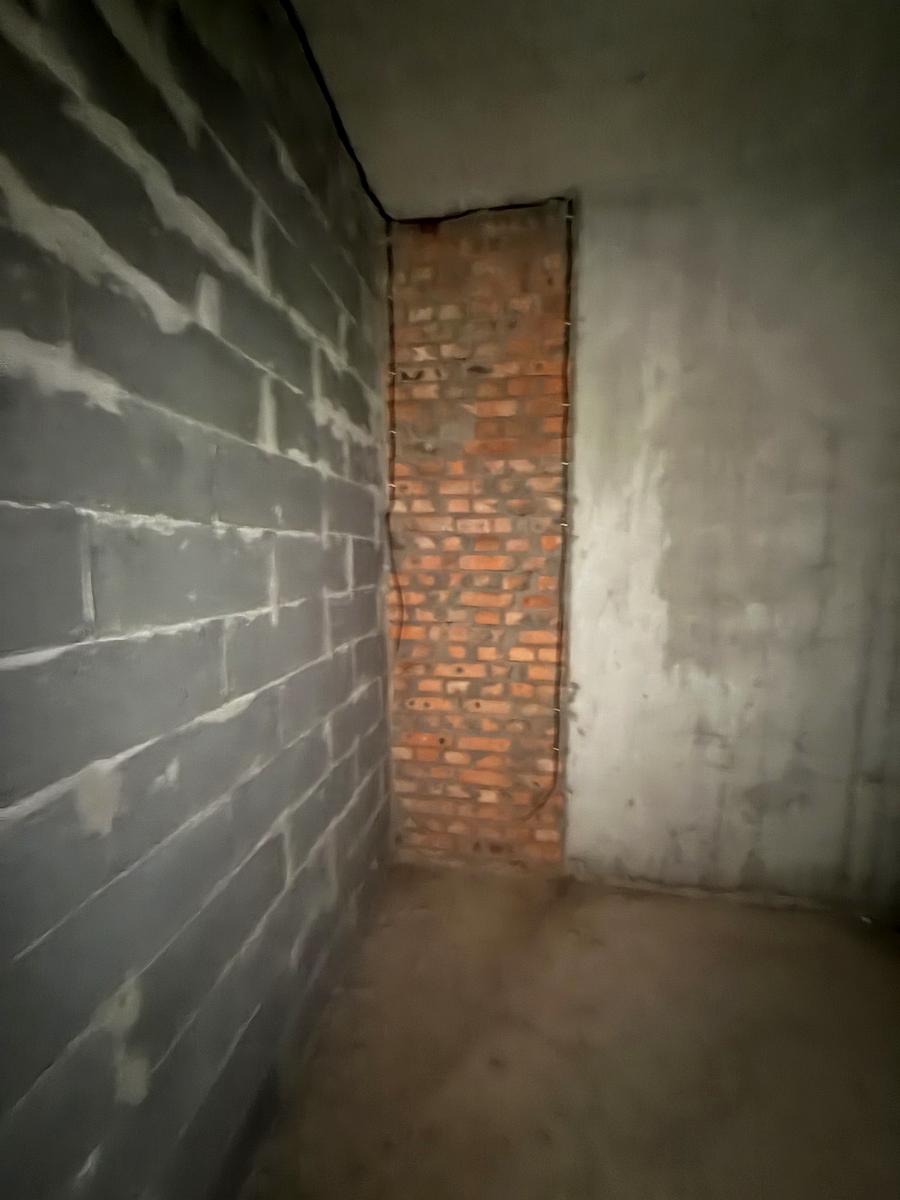 1864886888315045