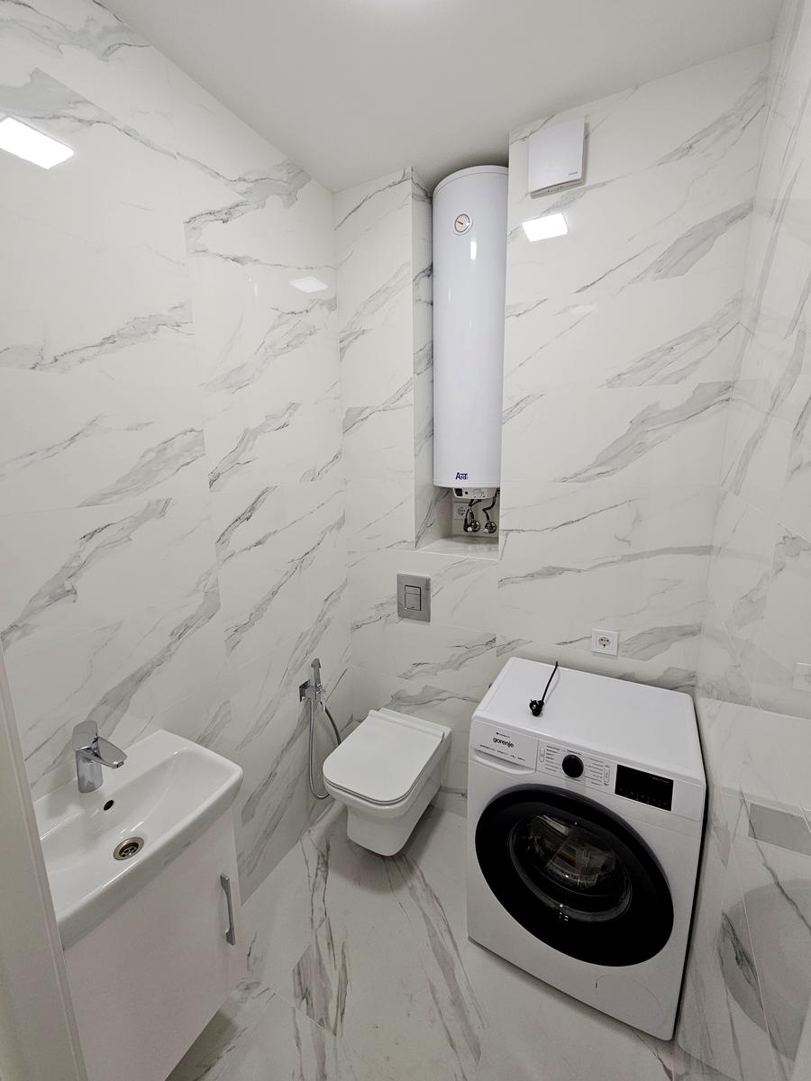 1864886996163769