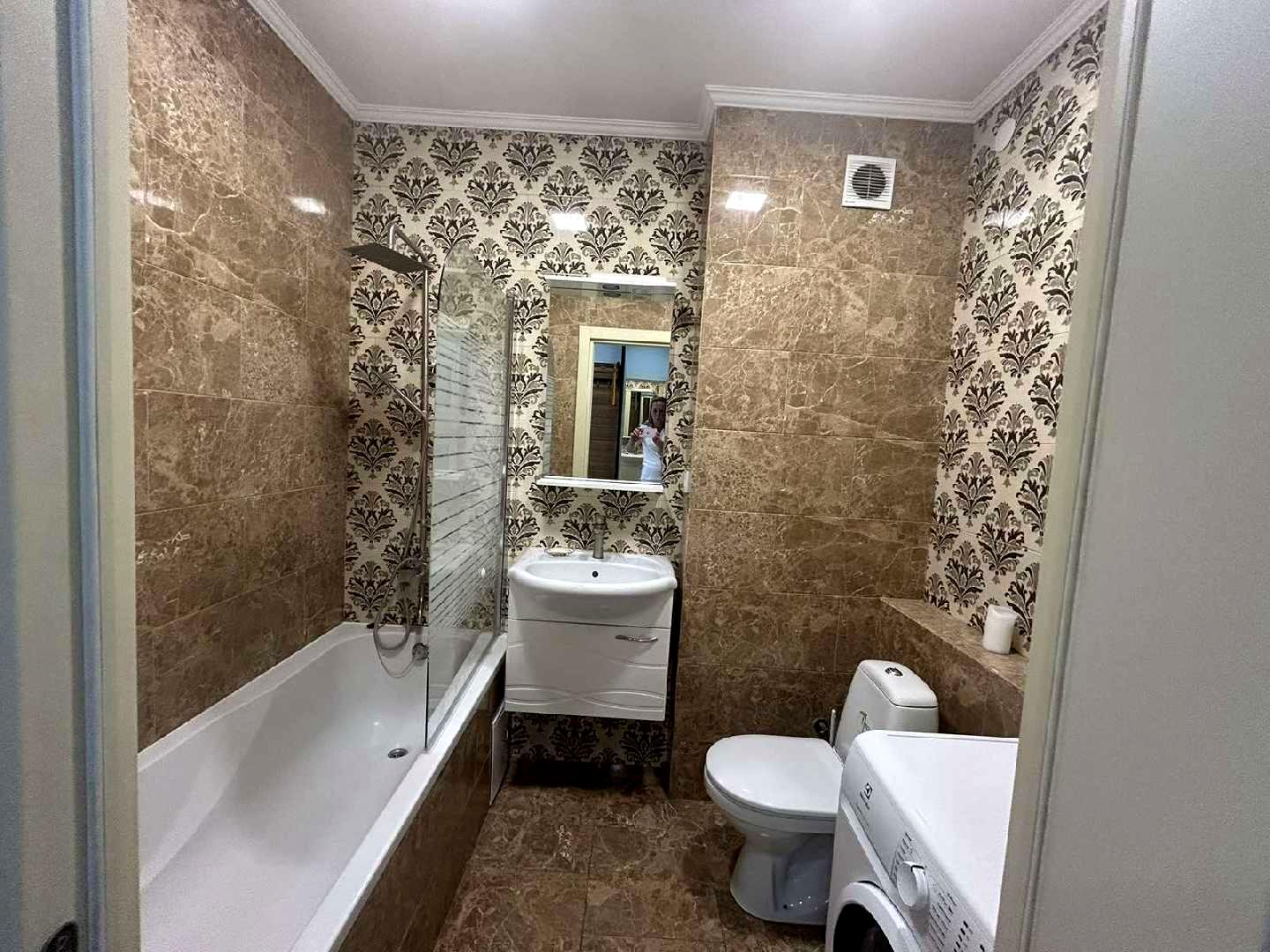 1864891087273027