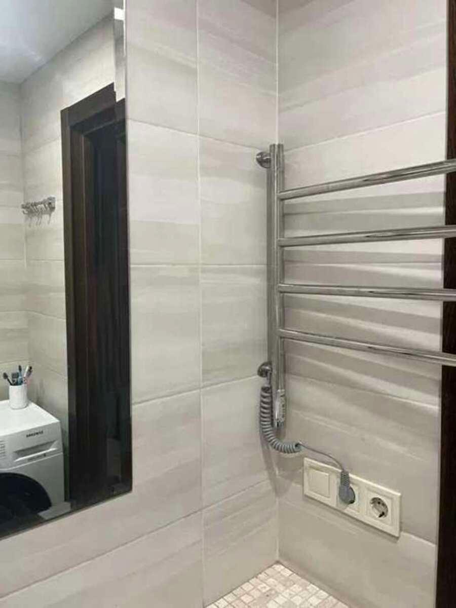 1864891383832908