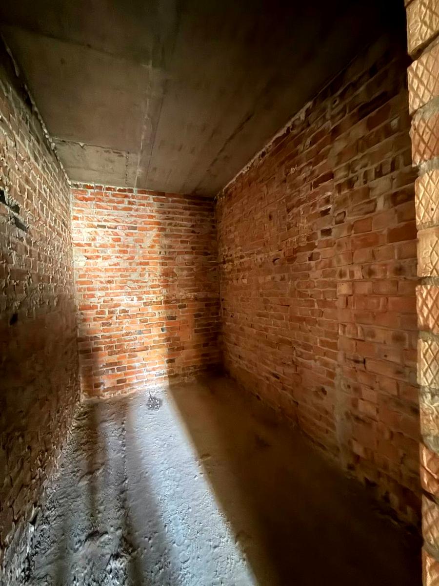 1864894597809877