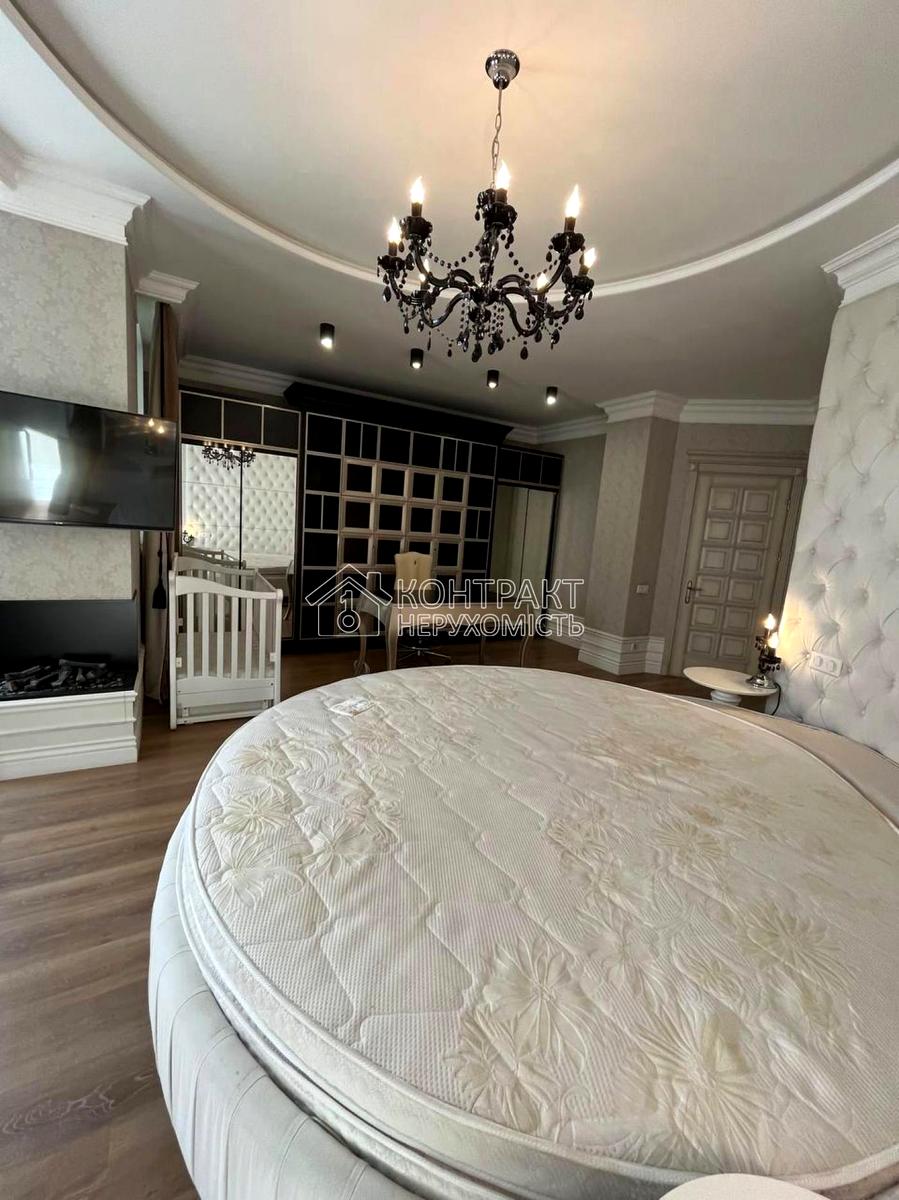 1864894623491032