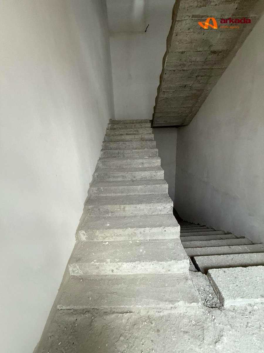 1864895129160628